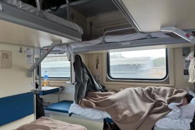 Не уступила нижнюю полку - вместо обуви «подарили» детский горшок