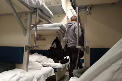 «Вечерком поспим в поезде», говорили они. В итоге - спор о Боге, Армагеддоне и реинкарнации до рассвета: реальная история