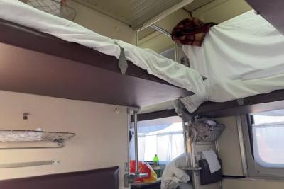 «Не видите, я с ребёнком еду - уступите!» Пенсионер не сдался, беременная устроила переполох