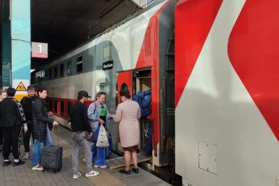 - Я с детьми, мне нужнее, - парировала мамаша, выставляя меня из купе