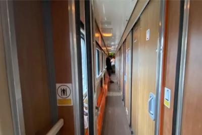 «Купил билет в СВ, вдруг заходит пара из плацкартного вагона и просит поменяться местами»: как грамотно поступить - лайфхак от бывалого тури