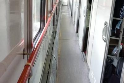 «Это просто свинство!» - проводник о том, что я выкупил купе целиком