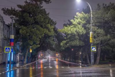 Дождливая осень: на выходных в Новороссийске пройдет сильный ливень с грозой и ветром