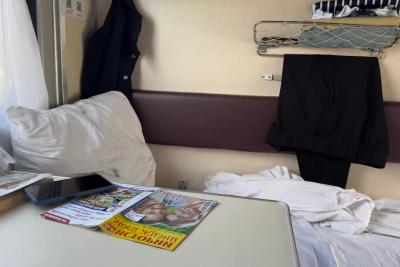 В поезде до Адлера семья из плацкарта заняла мое купе и я еще остался виноватым: &laquo;Вот такие, как вы, и губят страну&raquo;