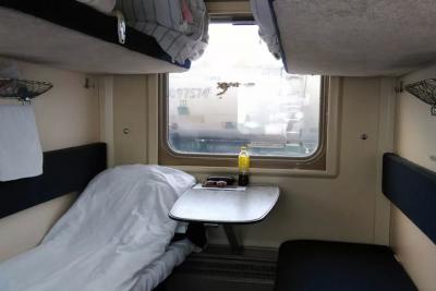 «Ну и что ребенок? У меня ногти»: деловая дама в поезде нагрубила женщине с нижней полки. Что мамочка сделала дальше - это ошарашило всех