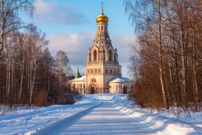 Худший городок, в котором я побывал. Мог бы стать жемчужиной Золотого кольца, но в реальности полная разруха