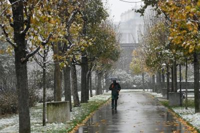 Синоптики рассказали, когда в Центральную Россию придут морозы и снегопады: «Аномально теплый декабрь закончится»