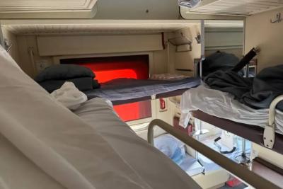 Куплено целое купе, а проводница поселила к нам трех вахтовиков - это новые правила у РЖД?