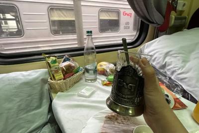Вернулся, а на постель чай опрокинут и крошки от хлеба и яиц - такой реакции от попутчиков не ожидал: не уступил место, отошел в туалет