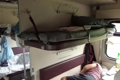 Пожилой мужчина начал обыскивать мою сумку, пока я спал. Что он сказал, когда я его поймал - не забуду никогда