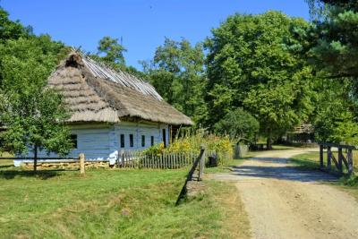 Переехали на пенсии из России в польскую глубинку. Не курорт, не город - честно рассказываем, как там живётся