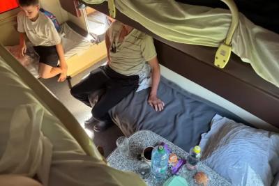 &laquo;К столикам пускать не будут&raquo;: в новых вагонах их будут делать прямо наверху для пассажиров