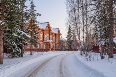 Отрезан от цивилизации: самый труднодоступный город России - как туда добираются люди