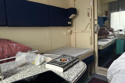 Выкупил купе, но когда зашел - на моем белье лежала пара из соседнего купе - наглости нет предела