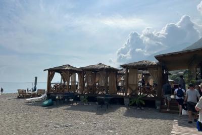 Работают 3 месяца в году: как живут абхазы на деньги от туризма