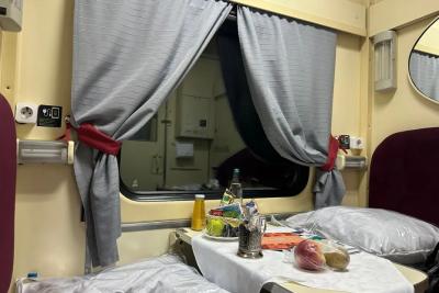 Почему они постоянно делают это?: купили с семьёй три места в купе, а четвёртое тут же заняли - маразм из поезда