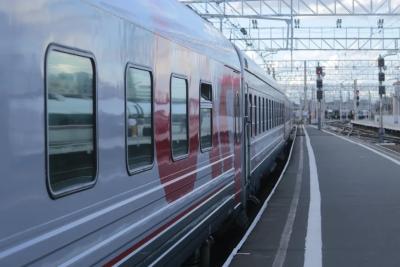 Ушла к детям на пять минут, а вернулась - бабушка уже вязала на моей полке и не думала уходить