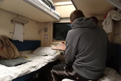 &laquo;Вы что, не любите деньги?&raquo; - история о том, как соседка пыталась выкупить моё место в поезде и не приняла отказ