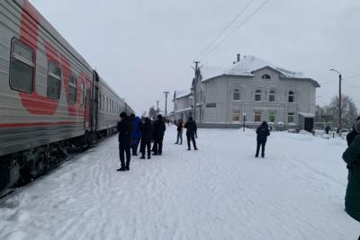 &laquo;Две России в одном поезде&raquo;: проводник с 12-летним стажем рассказала, что видит каждый день в поездах