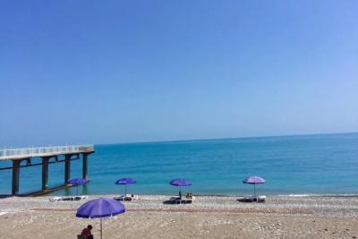 Тёплое море, песок, огромный пляж и почти нет людей: нашли райский уголок в Крыму