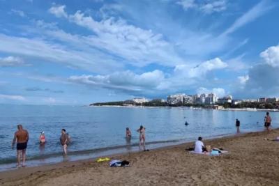 Этот курорт не зря в народе называют русской Италией: идеально чистые пляжи и лазурное море за копейки
