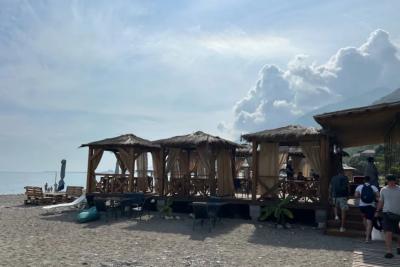 Лень, грязь и вечная игра в нарды: отличается ли Ейск от Сухума или все курорты одинаковы?