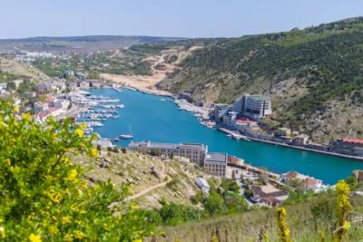 Этот курорт не зря в народе называют русской Италией: кристально чистые пляжи и лазурное море за копейки