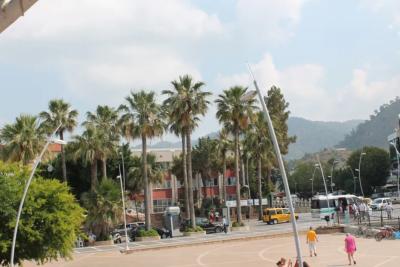 Что творят российские туристы в Турции: 8 ситуаций, от которых у персонала волосы встают дыбом