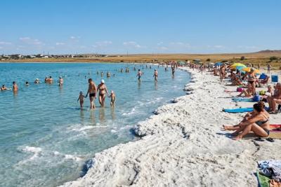 Соль, грязь и арбузы: незаслуженно забытый город-курорт России, где можно плавать, загорать и оздоравливаться