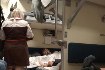 Эту услугу проводники РЖД обязаны оказать в купе и плацкарте, но сами не предложат: секрет бывалых