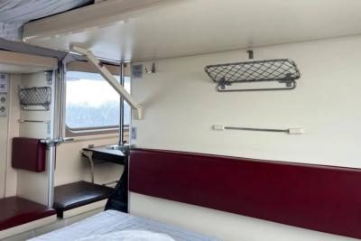 Сиди наверху и не дыши: РЖД запретили пассажирам верхних полок садиться вниз - новые правила 2026