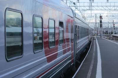 РЖД превратили верхние полки в добровольную изоляцию - проводникам раздали новую инструкцию: чай будете пить на весу