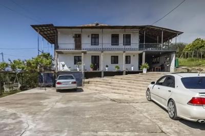 Живут в руинах, но ездят как короли: почему в Абхазии у мужчин &laquo;работы нет&raquo;, но машины как у миллионеров