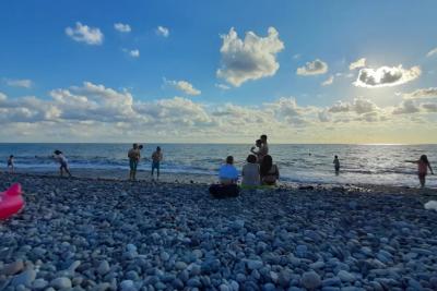 Почему местные никогда не плавают в Черном море: знали бы это туристы раньше