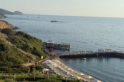 За копейки и с теплым морем: 10 курортов с морем, куда рванули все пенсионеры после зимы - не только на дачу