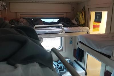 К столику в плацкарте больше не подпустят - в новых вагонах правила будут работать совсем по-другому