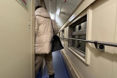 В 6:59 с верхней полки слезла дама и потребовала мое место со ссылкой на закон: проводница объяснила, кто на самом деле прав