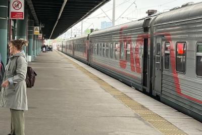 Летом всегда беру эти места в плацкарте - и еду как королевишна на троне: проводники сами советуют их опытным пассажирам