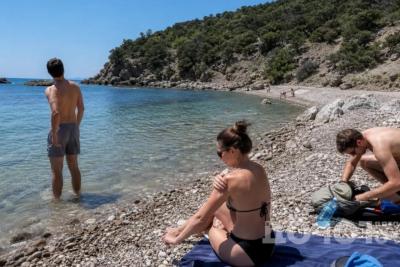 Вместо Турции и Египта: 3 диких пляжа в России, где нет толп и кристальная вода