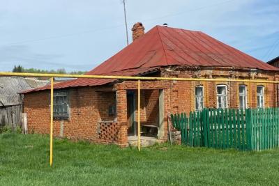 В русской глубинке нашли отшельников на болоте: как они живут среди волков и медведей - там давно работают свои законы