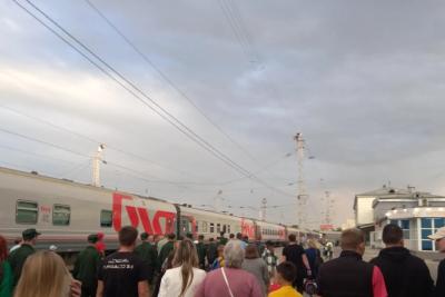 Эта еда не испортится даже за двое суток в поезде: меню для летней поездки, чтобы не отравиться