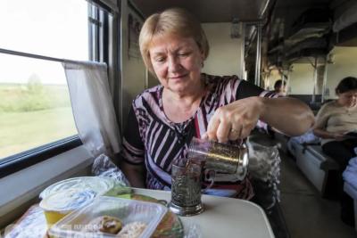 &laquo;В 7:00 она уже сидела на моей постели&raquo;: как на самом деле работают новые правила РЖД и почему пассажирам с низу теперь некуда деться