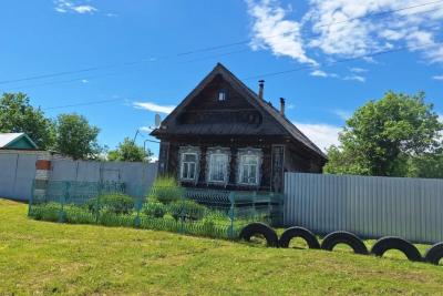 Зачем деревенские жители красили подоконники в синий: секрет, который актуален даже в 2026 году