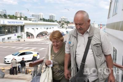 Подарил родителям дорогой круиз мечты: они сбежали через два дня и объяснили мне причину такого поступка