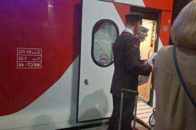В РЖД вводят новое правило посадки на поезда: коснётся пассажиров купе, плацкартов и даже люкс-СВ - кого пустят без очереди и проверок