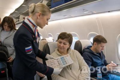 Больше не пейте воду в самолете: стюардессы раскрыли семь грязных секретов, которые изменят ваш полет