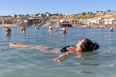 Забытый курорт России удивляет с порога: солёная вода, лечебная грязь и арбузы на каждом шагу