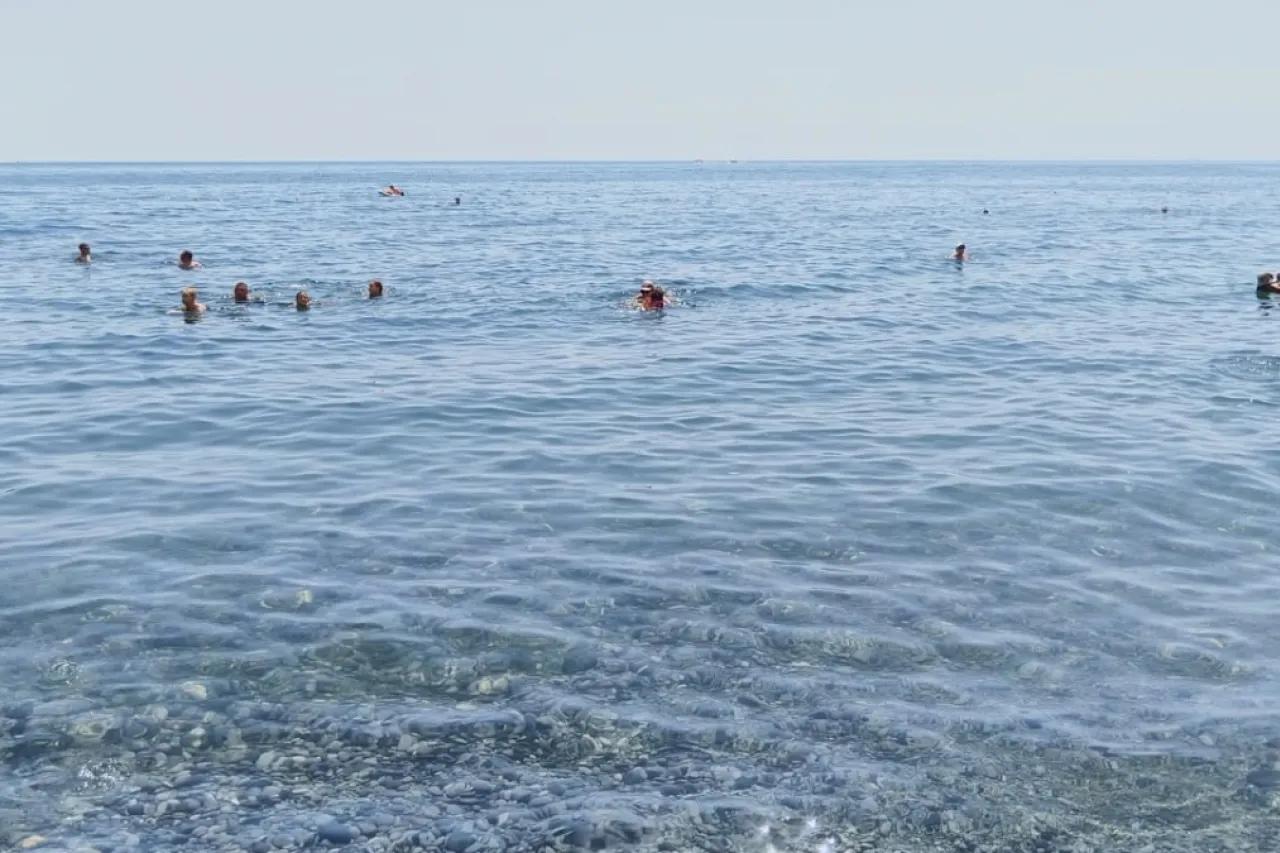 На наш Юг больше не поеду - нашел место получше: теплая вода, нет хамства и в 2 раза дешевле, чем в Абхазии