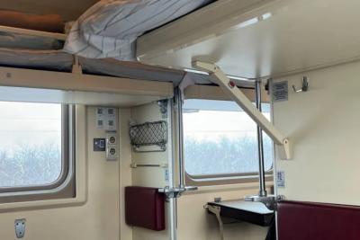 Теперь как раньше уже не будет: в РФ показали купейные вагоны нового поколения с большими полками