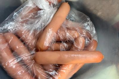 Можно смело брать - внутри чистое мясо: Роскачество назвало лучшие марки сосисок